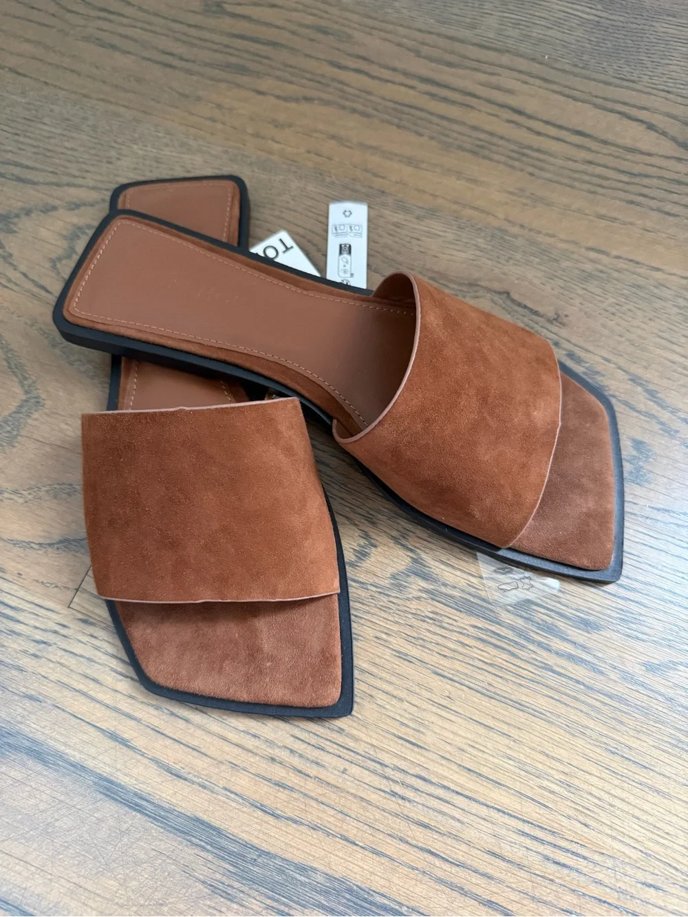 NWT Topshop 100% Suede Sara Mule Sandals in Brown with modern square toe. Size 9